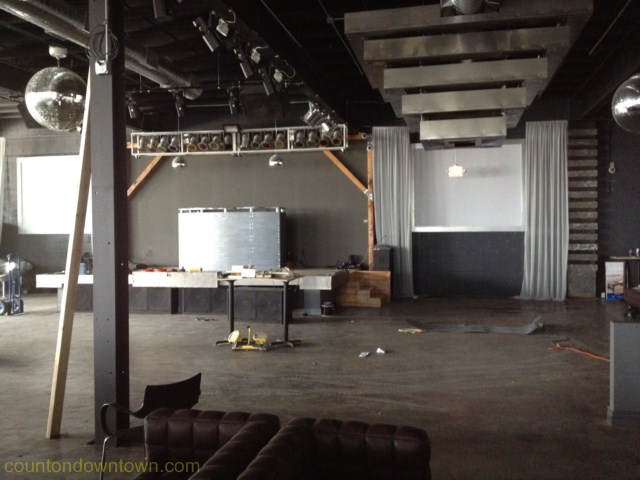 Expandable stage and video screens